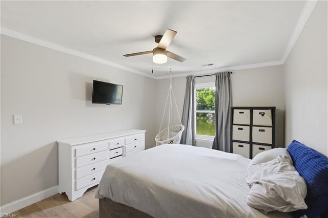 528 Summer Lake LN, Virginia Beach, VA 23454