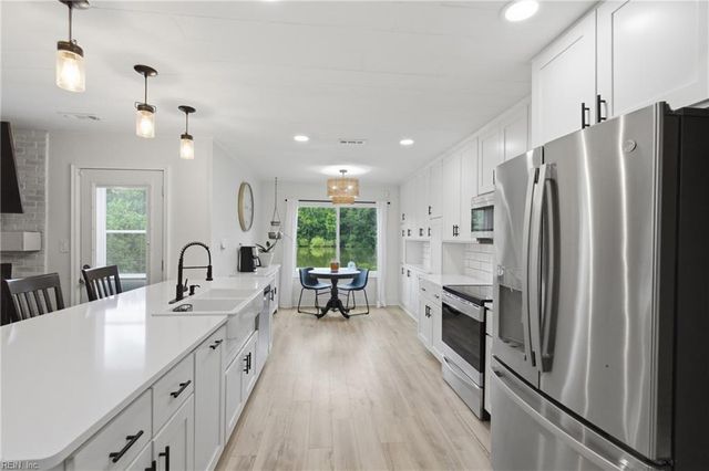 528 Summer Lake LN, Virginia Beach, VA 23454