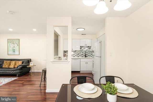 1125 WATERFORD DR, Edison, NJ 08817