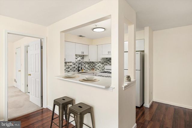 1125 WATERFORD DR, Edison, NJ 08817