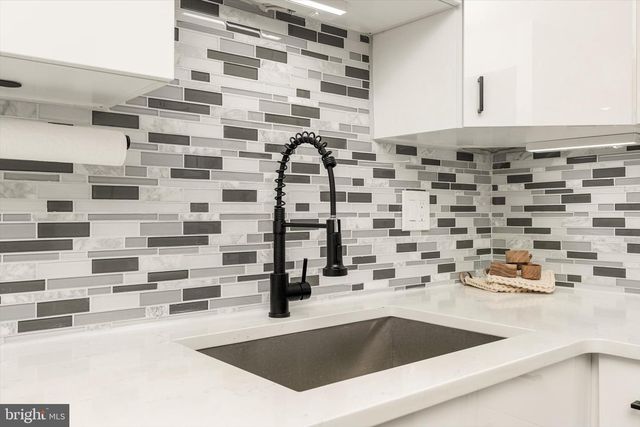 1125 WATERFORD DR, Edison, NJ 08817