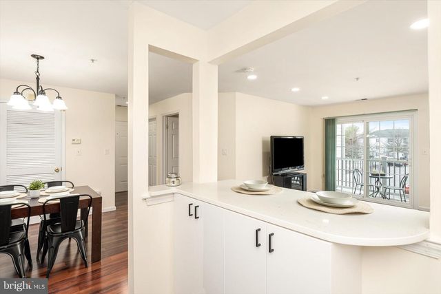 1125 WATERFORD DR, Edison, NJ 08817