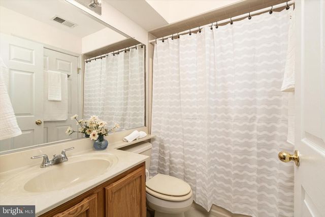 1125 WATERFORD DR, Edison, NJ 08817