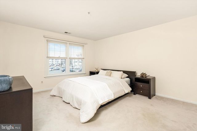 1125 WATERFORD DR, Edison, NJ 08817