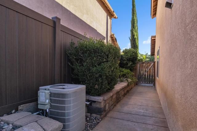 13740 Gateway View Dr, El Cajon, CA 92021