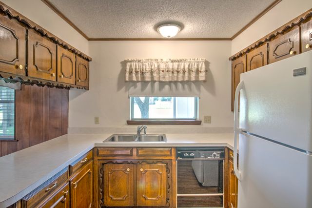 808 S Jefferson Street, Pilot Point, TX 76258