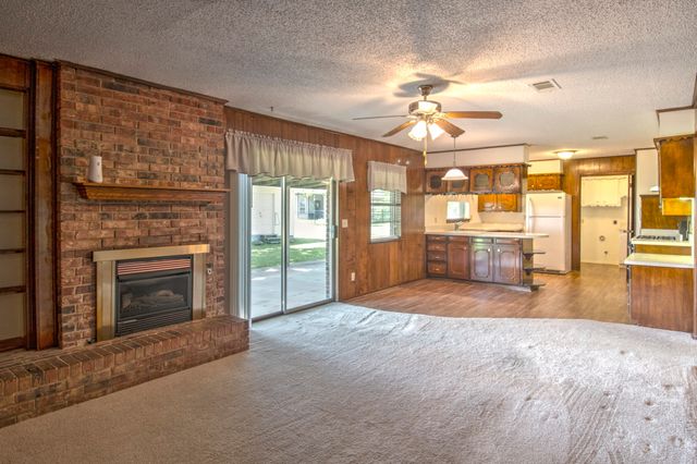808 S Jefferson Street, Pilot Point, TX 76258
