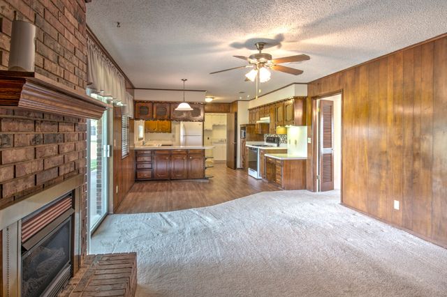 808 S Jefferson Street, Pilot Point, TX 76258