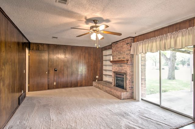 808 S Jefferson Street, Pilot Point, TX 76258