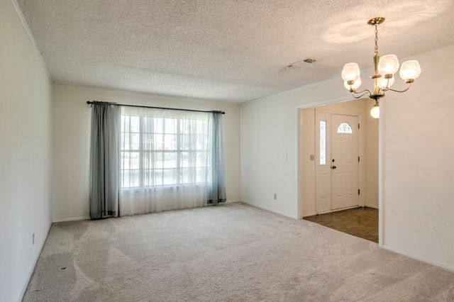 808 S Jefferson Street, Pilot Point, TX 76258