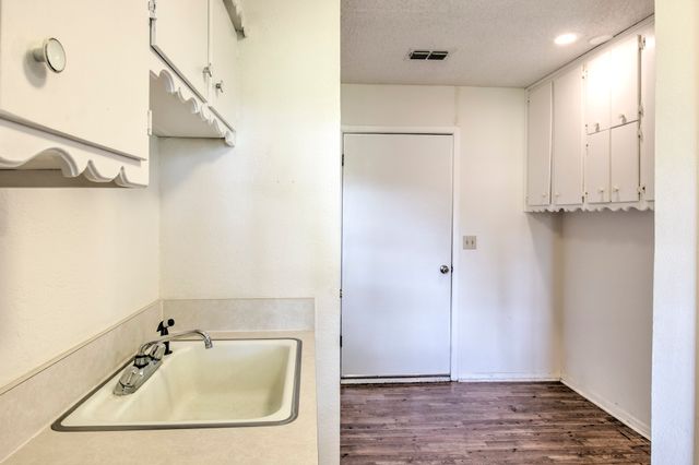 808 S Jefferson Street, Pilot Point, TX 76258