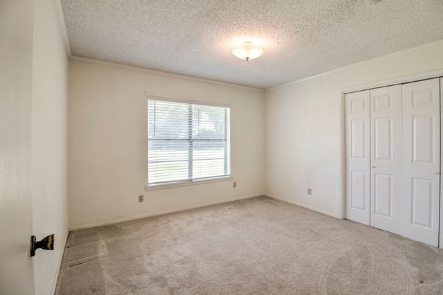 808 S Jefferson Street, Pilot Point, TX 76258