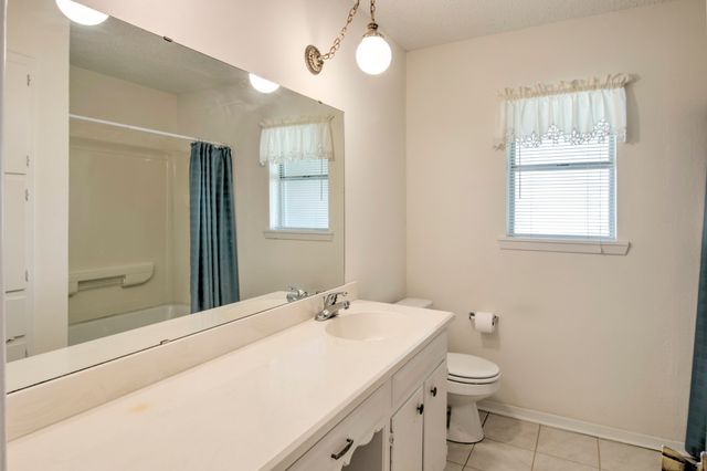 808 S Jefferson Street, Pilot Point, TX 76258