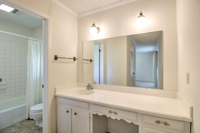 808 S Jefferson Street, Pilot Point, TX 76258