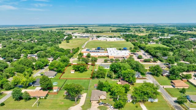 808 S Jefferson Street, Pilot Point, TX 76258
