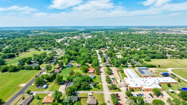 808 S Jefferson Street, Pilot Point, TX 76258