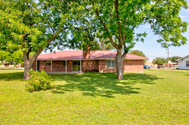 808 S Jefferson Street, Pilot Point, TX 76258