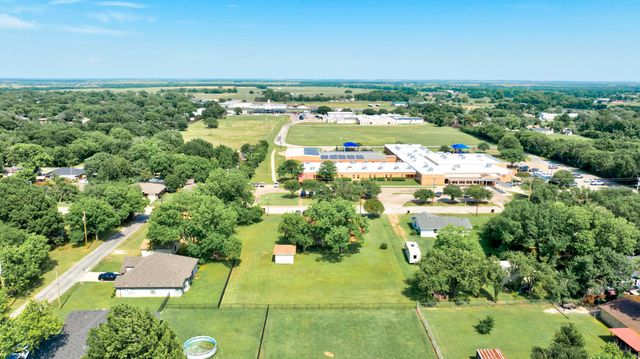 808 S Jefferson Street, Pilot Point, TX 76258
