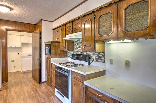 808 S Jefferson Street, Pilot Point, TX 76258