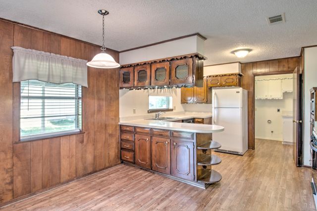 808 S Jefferson Street, Pilot Point, TX 76258