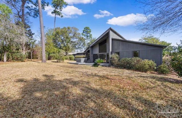 8871 Scenic Hills Dr, Pensacola, FL 32514