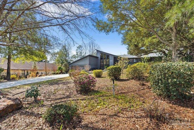 8871 Scenic Hills Dr, Pensacola, FL 32514