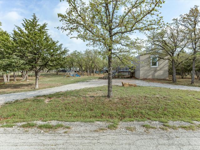 216 Catfish Trail, Bowie, TX 76230