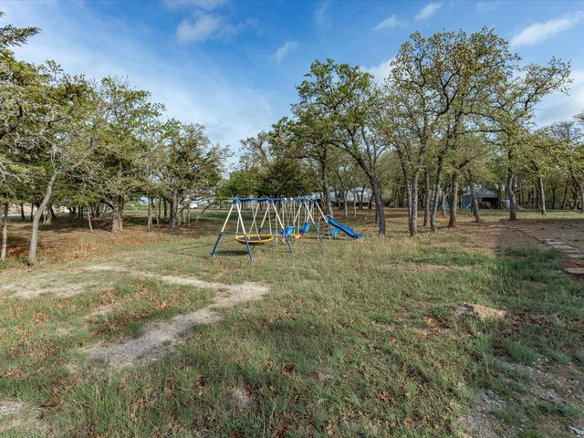 216 Catfish Trail, Bowie, TX 76230