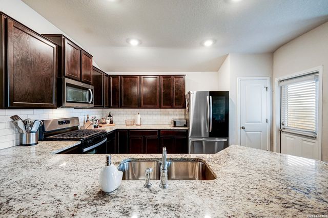 4766 Chalk Flts, San Antonio, TX 78253