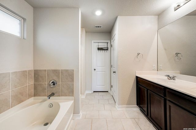 4766 Chalk Flts, San Antonio, TX 78253
