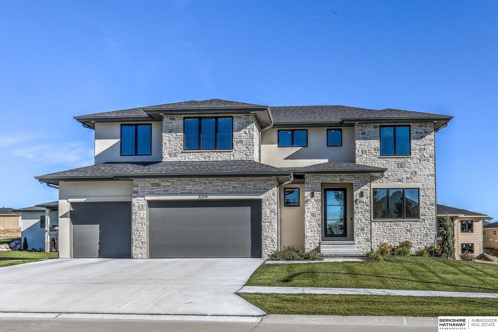 3319 S 212th Avenue, Elkhorn, NE 68022