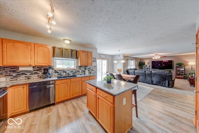 43 Pin Oak Court, Whiteland, IN 46184