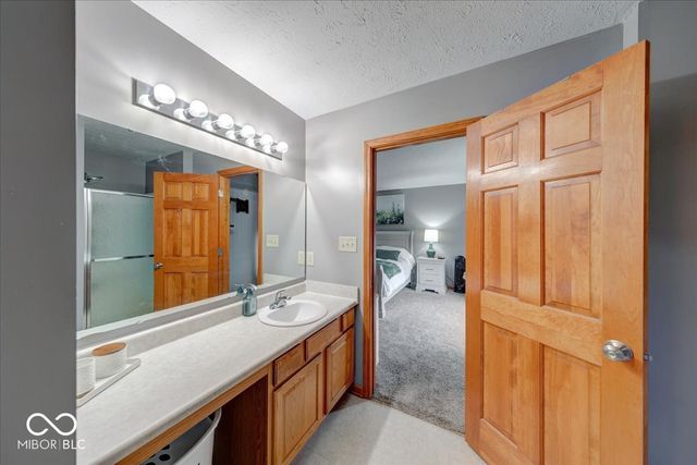 43 Pin Oak Court, Whiteland, IN 46184
