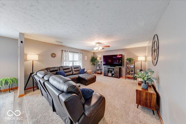 43 Pin Oak Court, Whiteland, IN 46184