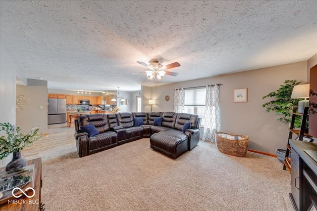 43 Pin Oak Court, Whiteland, IN 46184