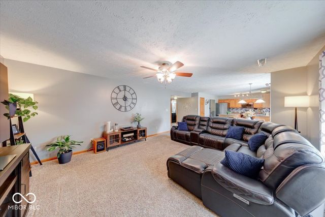 43 Pin Oak Court, Whiteland, IN 46184