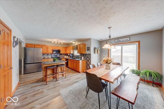 43 Pin Oak Court, Whiteland, IN 46184