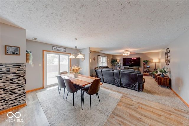 43 Pin Oak Court, Whiteland, IN 46184