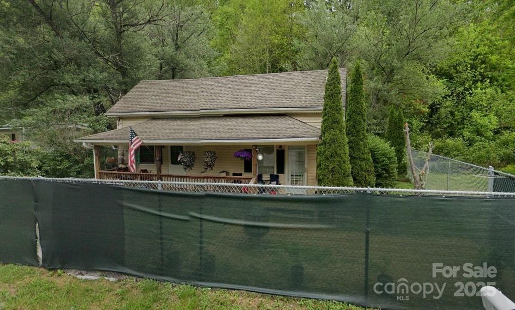 1011 N US 19e Highway, Newland, NC 28657