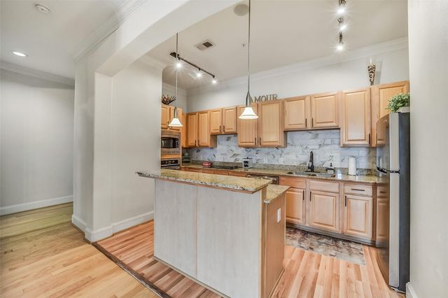 7134 Mapleridge Street 3C, Houston, TX 77081