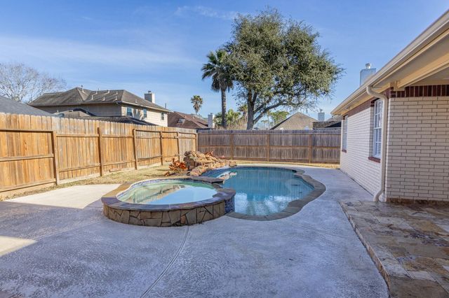 2408 Piney Woods Drive, Pearland, TX 77581