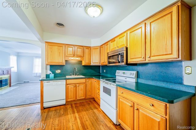 31954 Warren Road, Westland, MI 48185