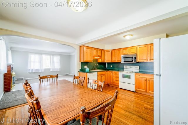 31954 Warren Road, Westland, MI 48185