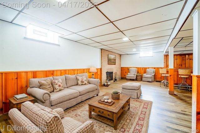 31954 Warren Road, Westland, MI 48185