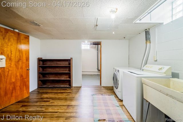 31954 Warren Road, Westland, MI 48185