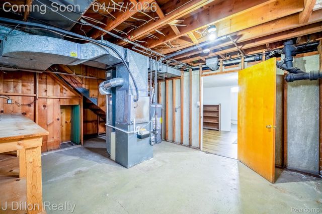 31954 Warren Road, Westland, MI 48185