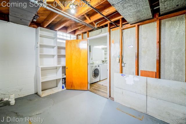 31954 Warren Road, Westland, MI 48185