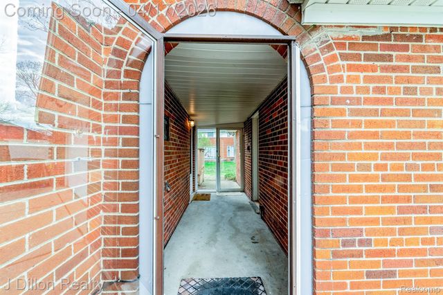 31954 Warren Road, Westland, MI 48185