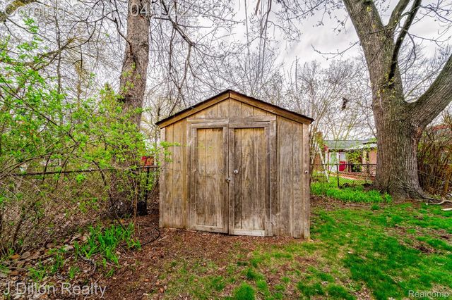 31954 Warren Road, Westland, MI 48185