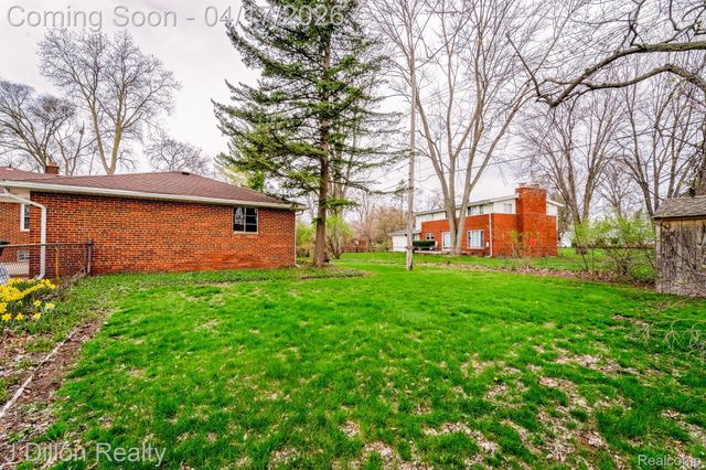 31954 Warren Road, Westland, MI 48185